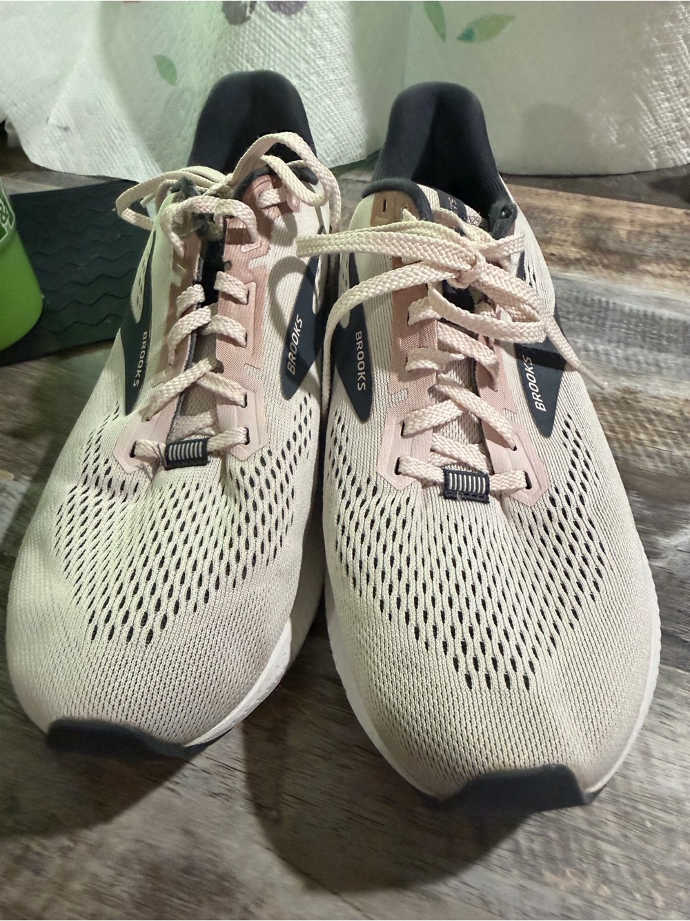 Brooks Women’s size 8.5 Athletic Shoes — Light Pink with Gray Accents - Picture 2 of 9